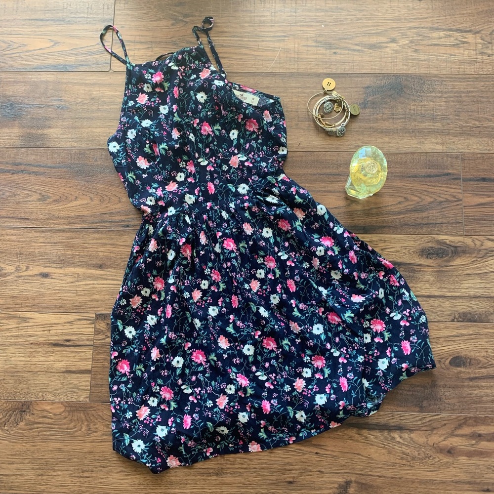 Cute Hollister Floral Dress ❤️